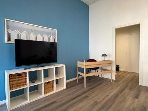 TV a/nebo společenská místnost v ubytování Elegante bilocale con posto auto privato