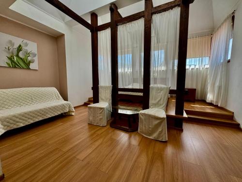 a bedroom with a bed and a wooden floor at Троянда Карпат in Karpaty