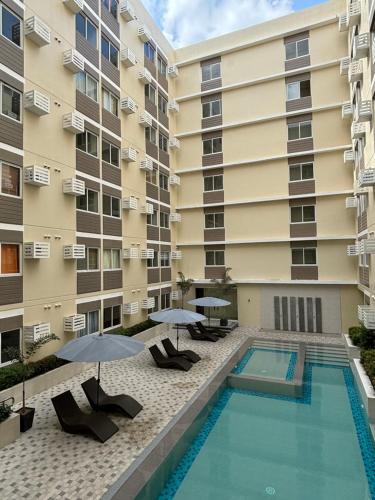 Bazén v ubytování Condo in silang - near nuvali and tagaytay nebo v jeho okolí