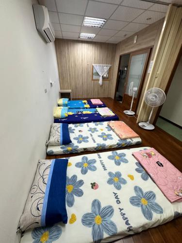 four beds in a room with a basketball hoop at 枋寮枋居背包客棧Fang Ju Backpackers in Fangliao