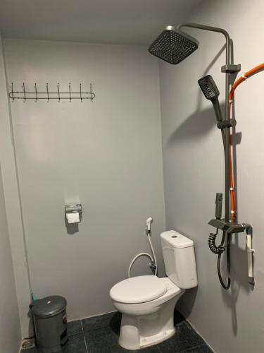 Kúpeľňa v ubytovaní NASRUL HOUSE HOMESTAY FOR BACKPACKERS