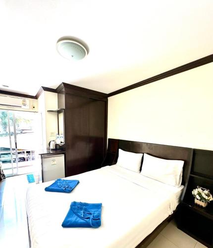 Blueskyhouse Patongにあるベッド