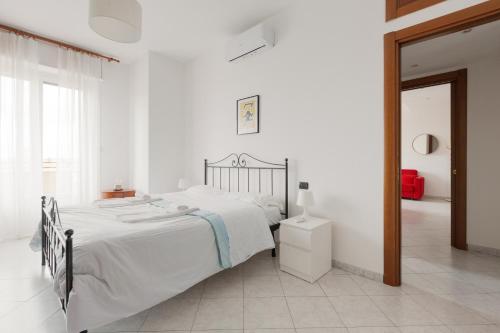 GuestHost - Piazzale Brescia- Cosy Apt with Balcony