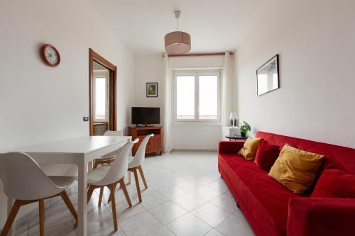GuestHost - Piazzale Brescia- Cosy Apt with Balcony