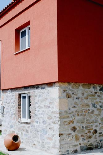 El edificio en el que está la casa vacacional