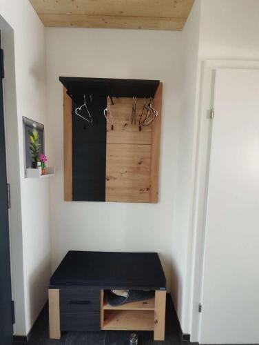 a room with a black bench and a mirror at Casa Tara in Döbriach