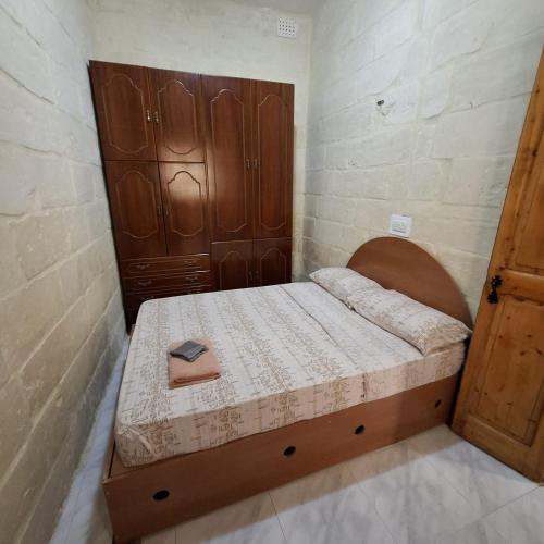Postel nebo postele na pokoji v ubytování Three Apartment