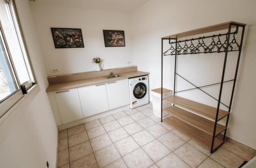 a laundry room with a washer and dryer at Espace et confort in Auppegard