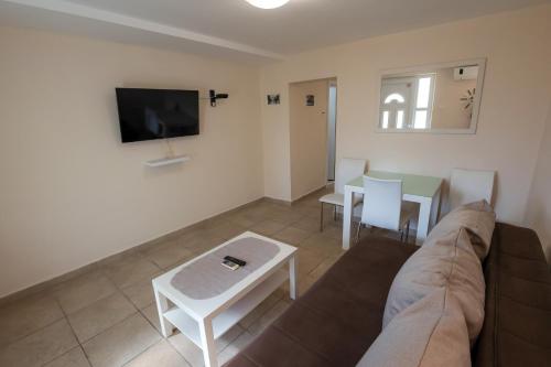 Μια τηλεόραση ή/και κέντρο ψυχαγωγίας στο Apartmani Bijelic HN