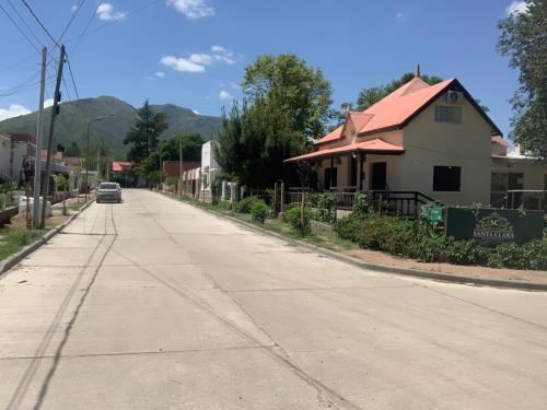 Nespecifikovaný výhled na hory nebo výhled na hory při pohledu z hostelu