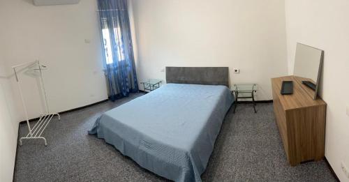 a bedroom with a bed and a dresser and a desk at Nonna Lella in Ripa Teatina