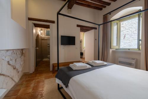 a bedroom with a bed with two towels on it at B&B Palazzo Vittoria in Bisceglie