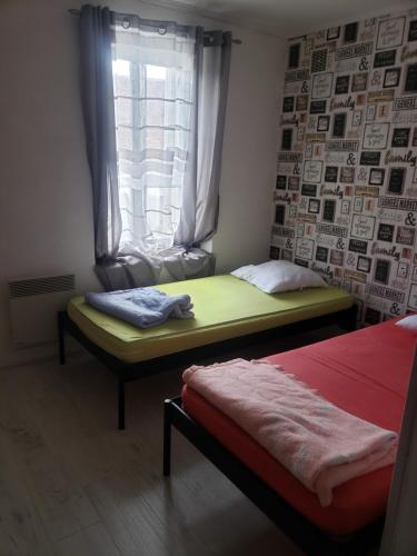 a small bedroom with a bed and a window at Maison chaleureuse avec parking gratuit sur place in Saint-Romain-sur-Cher