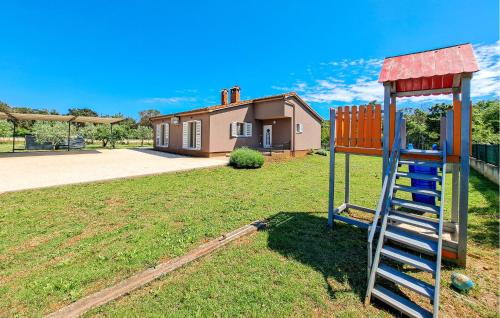 Pet Friendly Home In Pula With Kitchen