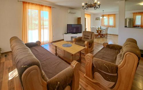 Awesome Home In Pula With Wifi