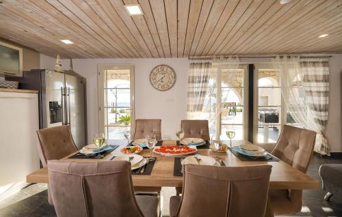 Pet Friendly Home In Stinica