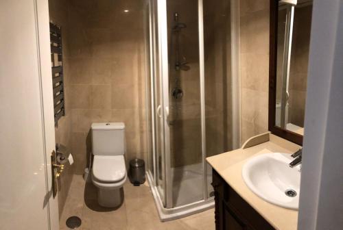 Kúpeľňa v ubytovaní Superior 3BR GolfLA Apartment Minutes from Puerto Banus & Marbella