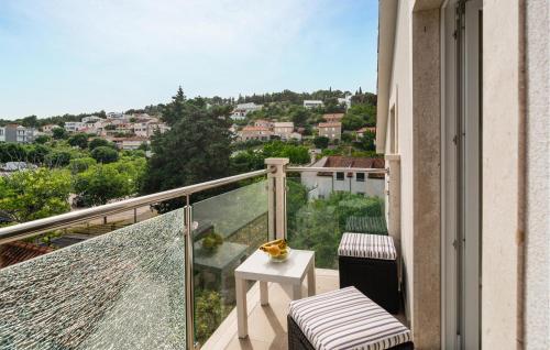 Amazing Apartment In Sutivan With Wifi