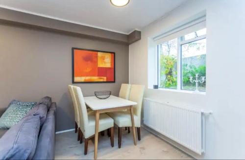 Χώρος καθιστικού στο Downtown Reykjavík, renovated apartment