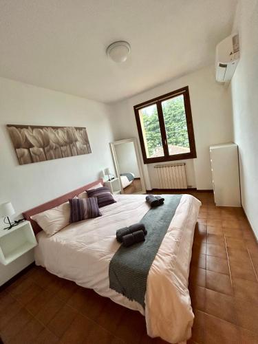 a bedroom with a large bed and a window at Bellagio Neighbor Apartment in Limonta