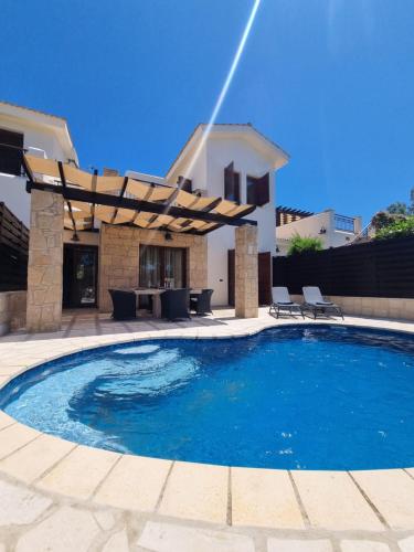 Villa Nausicaa private pool & hot tub, Aphrodite Hills Golf Resort