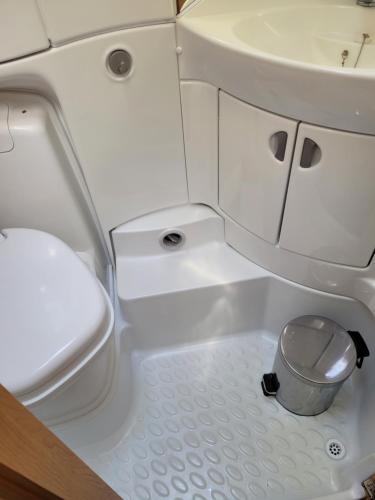 Koupelna v ubytování Blankaholm husvagn Knaus