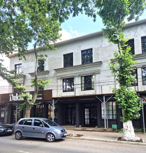 a silver car parked in front of a building at Garsoniera Soroca in Soroca