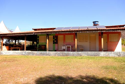 a house with a lawn in front of it at Cachoeiras Pé da Serra in São João Batista do Glória