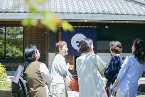 a group of women walking outside of a building at 閑雲庵 -Kan un an- in Ayagawa