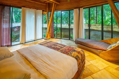 Ένα ή περισσότερα κρεβάτια σε δωμάτιο στο Cacao House 4bds Bamboo at Green Village Bali
