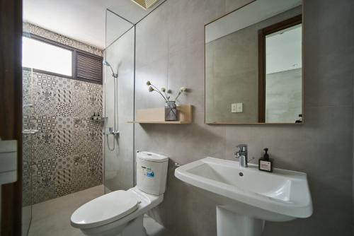 Phòng tắm tại M Village Nguyễn Văn Thủ