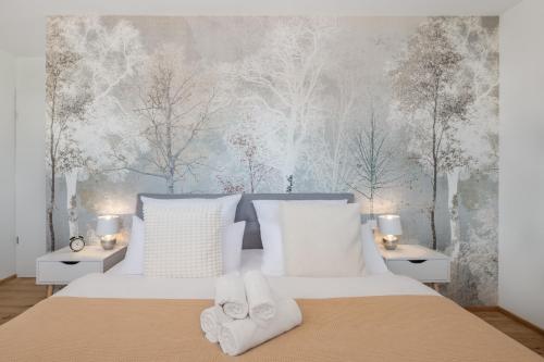 a bedroom with a bed with towels on it at FENJOY Ferienapartments am Chiemsee - Balkon - BBQ in Bernau am Chiemsee