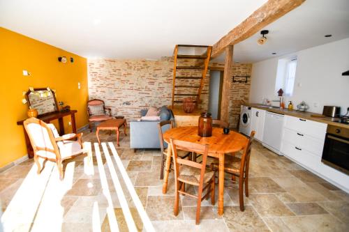 Η κουζίνα ή μικρή κουζίνα στο Gîte Roméo le clos st jean