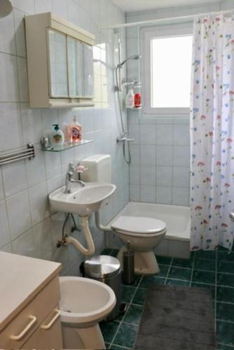 Ένα μπάνιο στο Green River Rooms