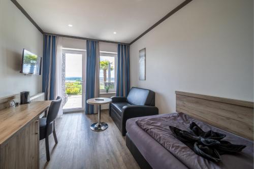 TV a/nebo společenská místnost v ubytování Hotel Zum Halbmond