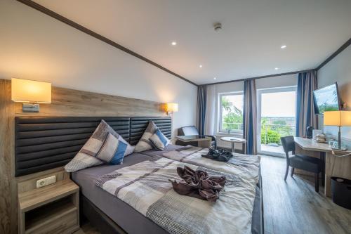 Postel nebo postele na pokoji v ubytování Hotel Zum Halbmond