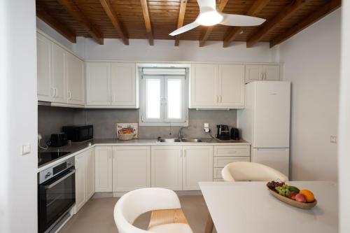 Η κουζίνα ή μικρή κουζίνα στο Cavo Blue Villas