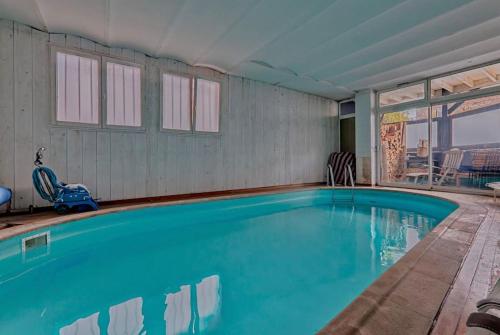 Galeriebild der Unterkunft JO 2024 PARIS - Maison Bleue Piscine in Clichy