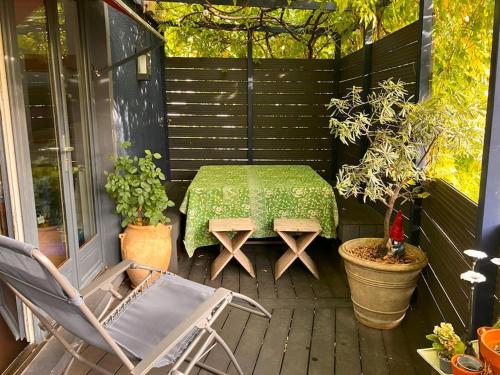 Galeriebild der Unterkunft JO 2024 PARIS - Maison Bleue Piscine in Clichy