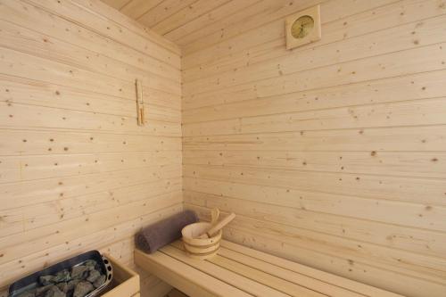 a wooden sauna with a bench in the corner at Hotel Parque Serra da Lousã in Miranda do Corvo