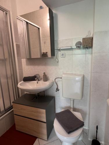 a small bathroom with a toilet and a sink at Ferienwohnung Nauen Familie Renner in Nauen