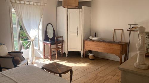 En eller flere senger på et rom på Mazette! Le Château
