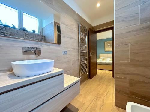 R39 Elegant Apartment with Private Parking photo 34