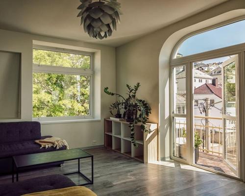 Χώρος καθιστικού στο Fjord-view apartment