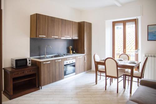 Η κουζίνα ή μικρή κουζίνα στο L'Arco - Apartment in historic center