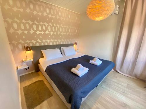 a bedroom with a bed with two towels on it at Kali Zoi -B&B Zakynthos in Amoudi