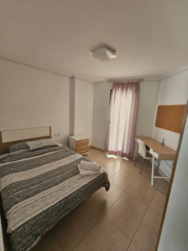 Ένα ή περισσότερα κρεβάτια σε δωμάτιο στο Precioso piso en Patacona playa