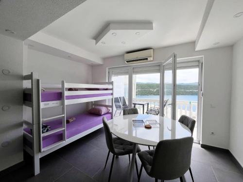 Postel nebo postele na pokoji v ubytování Apartments Mešić