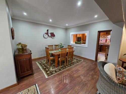 a dining room with a table and chairs at President's Place in Parys