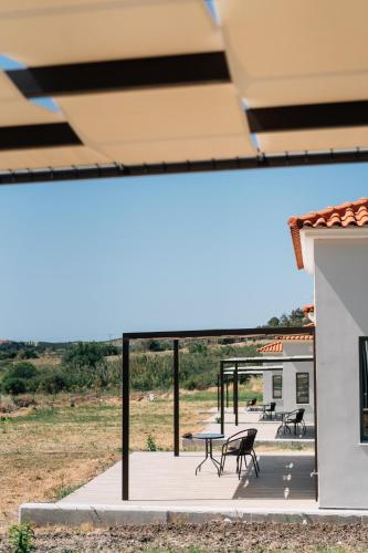 a patio with a table and chairs and a building at Apolithon Premium Houses in Sígrion